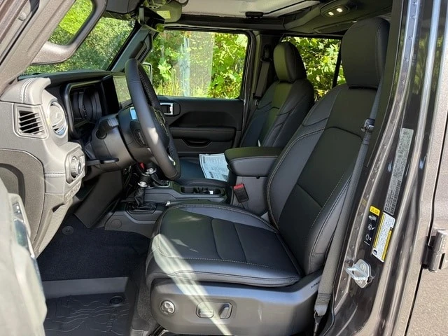 2025 Jeep JL Wrangler - Image 12 of 21
