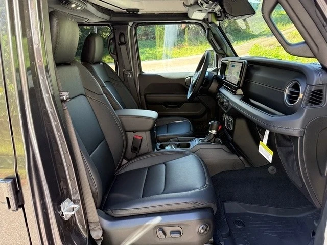 2025 Jeep JL Wrangler - Image 21 of 21