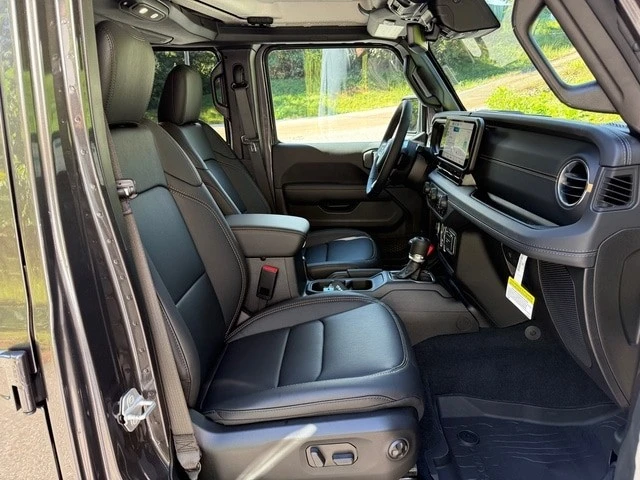 2025 Jeep JL Wrangler - Image 21 of 21