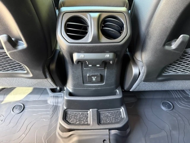 2025 Jeep JL Wrangler - Image 16 of 21