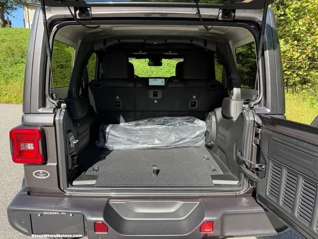 2025 Jeep JL Wrangler - Image 17 of 21