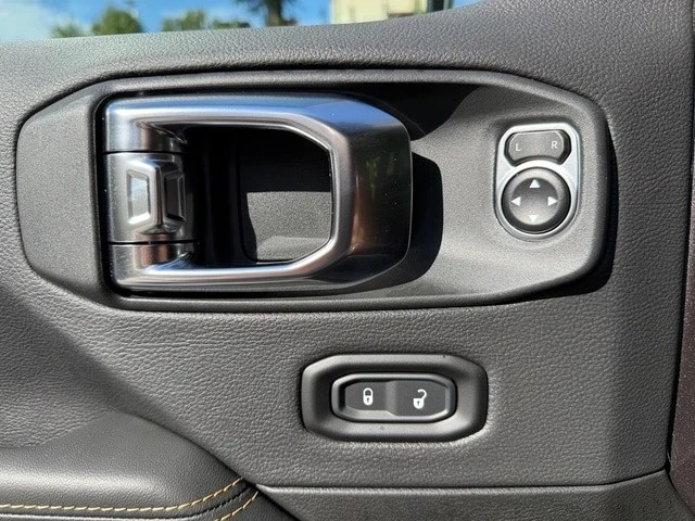 2025 Jeep JL Wrangler - Image 13 of 21