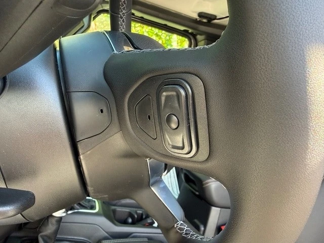 2025 Jeep JL Wrangler - Image 14 of 21