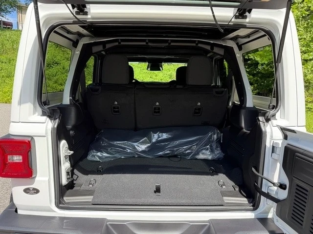 2025 Jeep JL Wrangler - Image 16 of 21