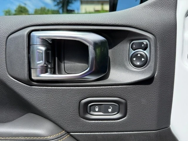 2025 Jeep JL Wrangler - Image 12 of 21