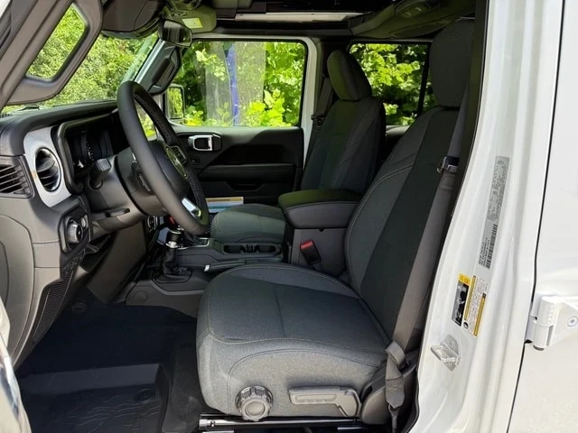2025 Jeep JL Wrangler - Image 11 of 21