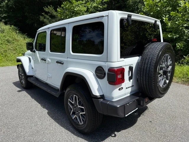 2025 Jeep JL Wrangler - Image 9 of 21
