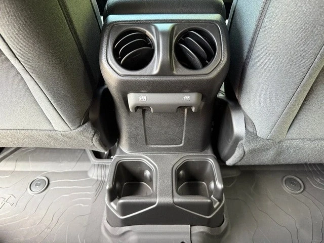 2025 Jeep JL Wrangler - Image 16 of 21