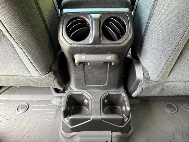 2025 Jeep JL Wrangler - Image 16 of 21