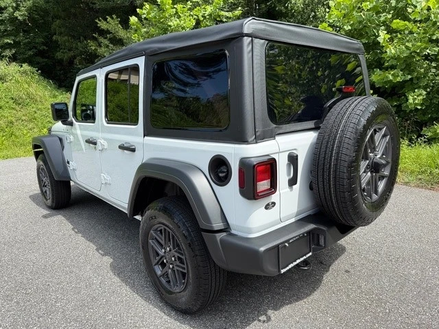 2025 Jeep JL Wrangler - Image 9 of 21