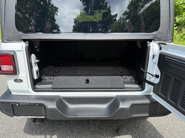 2025 Jeep JL Wrangler - Image 17 of 21