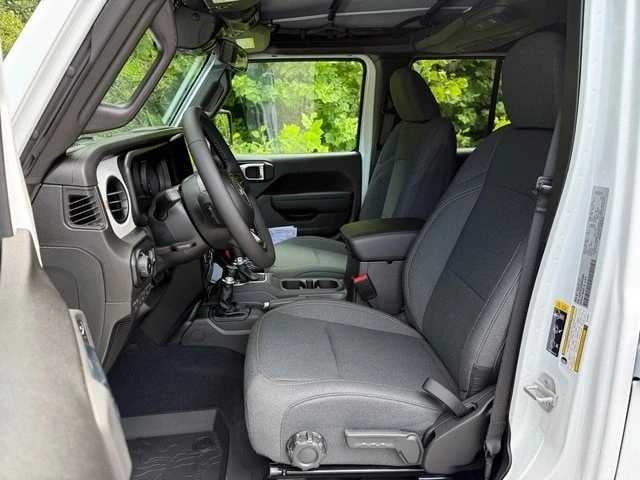 2025 Jeep JL Wrangler - Image 12 of 21