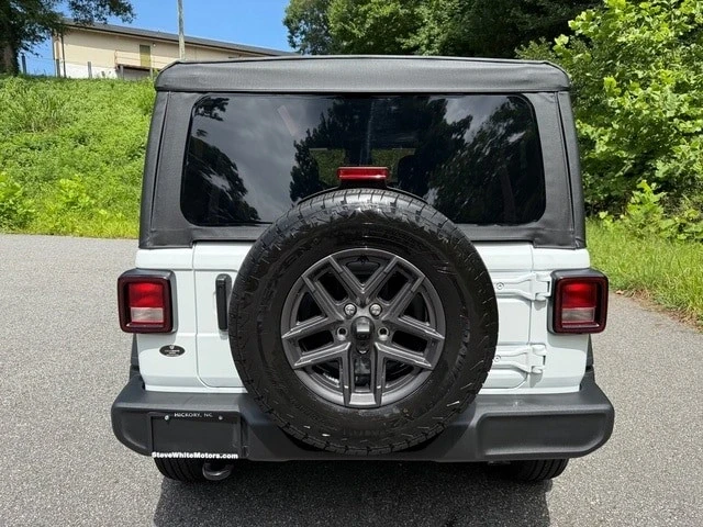 2025 Jeep JL Wrangler - Image 8 of 21