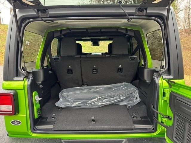 2025 Jeep JL Wrangler - Image 17 of 21