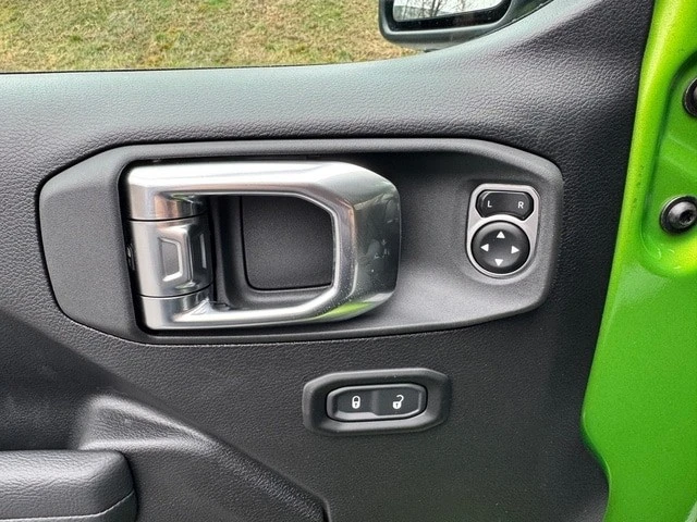 2025 Jeep JL Wrangler - Image 13 of 21