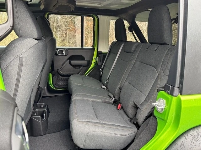 2025 Jeep JL Wrangler - Image 15 of 21