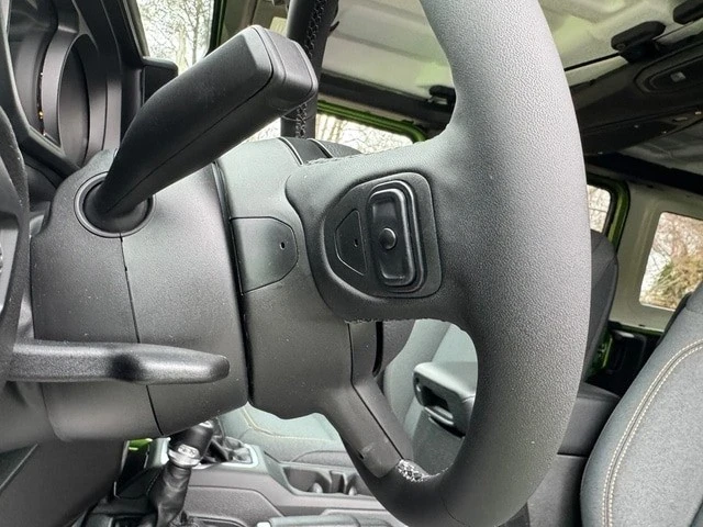 2025 Jeep JL Wrangler - Image 14 of 21