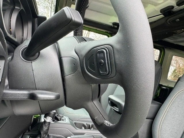 2025 Jeep JL Wrangler - Image 14 of 21