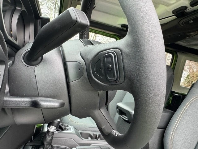 2025 Jeep JL Wrangler - Image 14 of 21