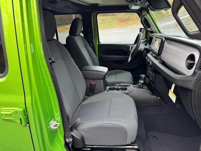 2025 Jeep JL Wrangler - Image 20 of 21