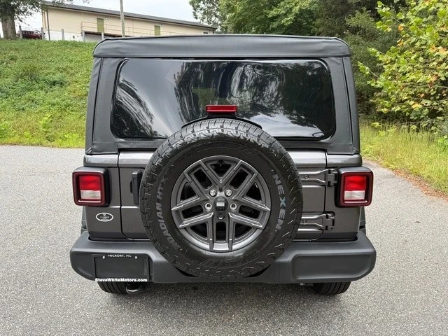 2025 Jeep JL Wrangler - Image 8 of 21