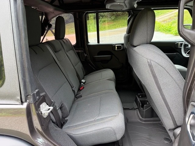 2025 Jeep JL Wrangler - Image 19 of 21