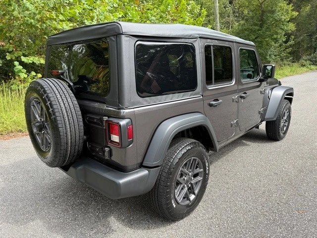 2025 Jeep JL Wrangler - Image 7 of 21