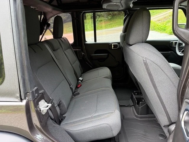 2025 Jeep JL Wrangler - Image 19 of 21