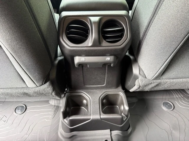2025 Jeep JL Wrangler - Image 16 of 21