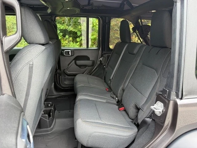2025 Jeep JL Wrangler - Image 15 of 21