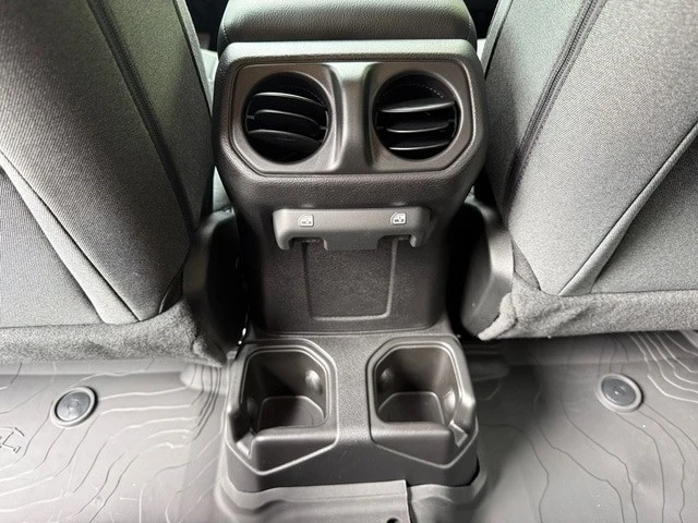 2025 Jeep JL Wrangler - Image 16 of 21