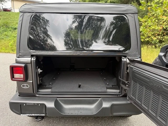 2025 Jeep JL Wrangler - Image 17 of 21