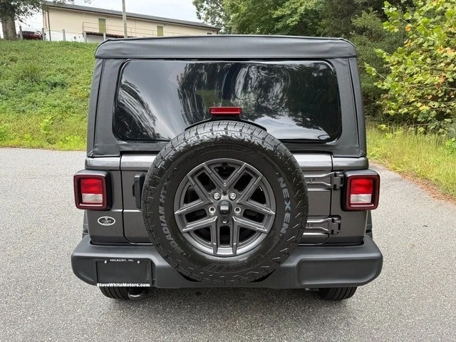 2025 Jeep JL Wrangler - Image 8 of 21