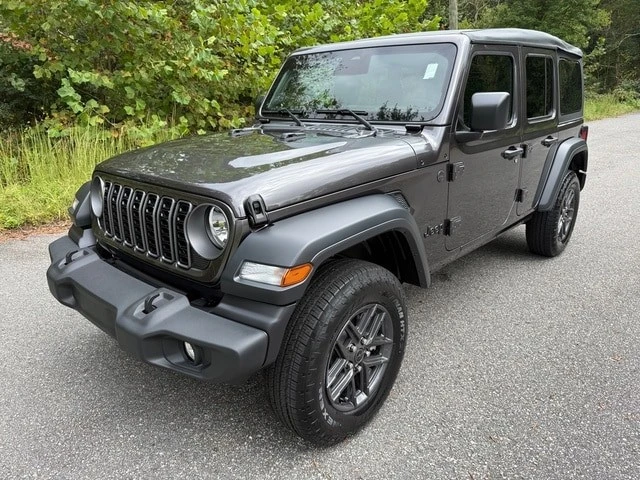 2025 Jeep JL Wrangler - Image 3 of 21