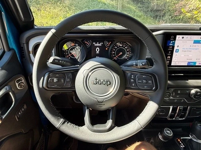 2025 Jeep JL Wrangler - Image 21 of 21