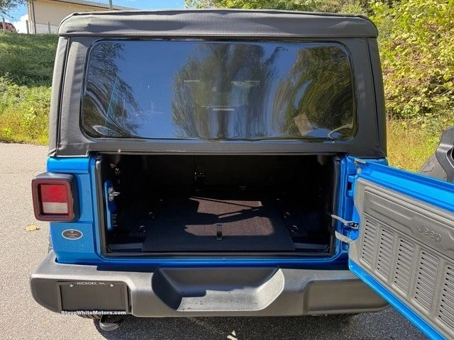 2025 Jeep JL Wrangler - Image 16 of 21