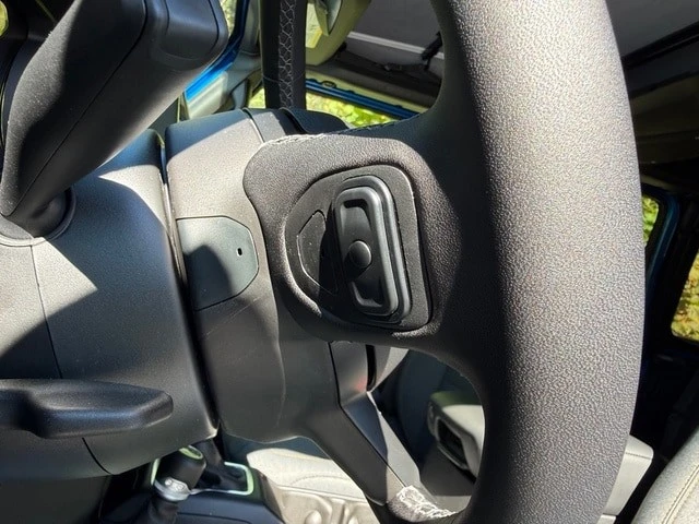2025 Jeep JL Wrangler - Image 14 of 21
