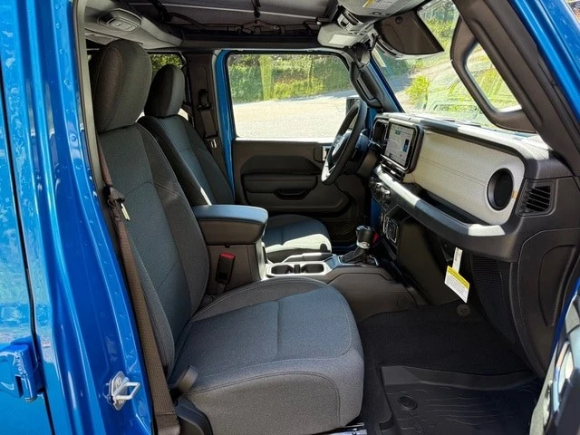2025 Jeep JL Wrangler - Image 19 of 21