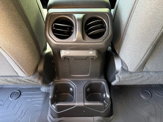 2025 Jeep JL Wrangler - Image 20 of 21