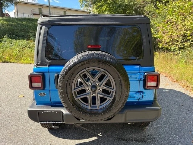 2025 Jeep JL Wrangler - Image 8 of 21
