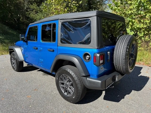 2025 Jeep JL Wrangler - Image 9 of 21