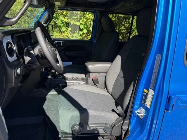 2025 Jeep JL Wrangler - Image 12 of 21