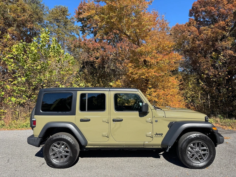 2025 Jeep JL Wrangler - Image 6 of 21