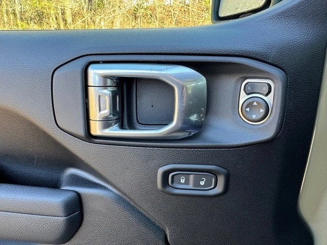 2025 Jeep JL Wrangler - Image 12 of 21