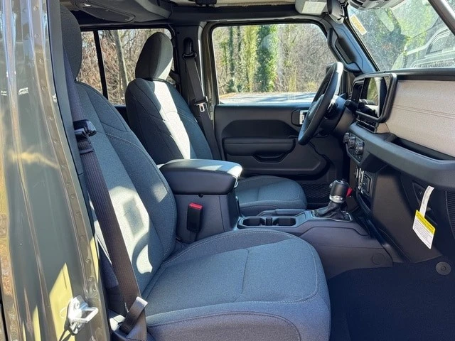 2025 Jeep JL Wrangler - Image 18 of 21