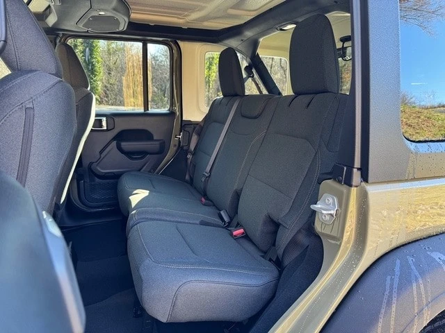 2025 Jeep JL Wrangler - Image 14 of 21