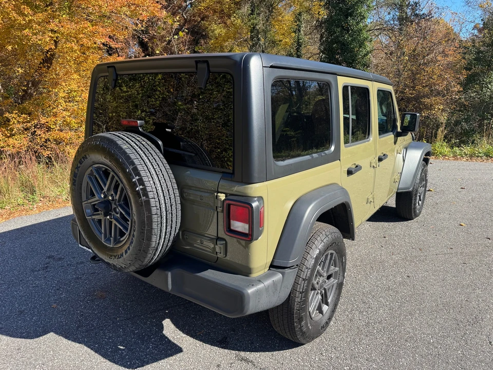 2025 Jeep JL Wrangler - Image 7 of 21