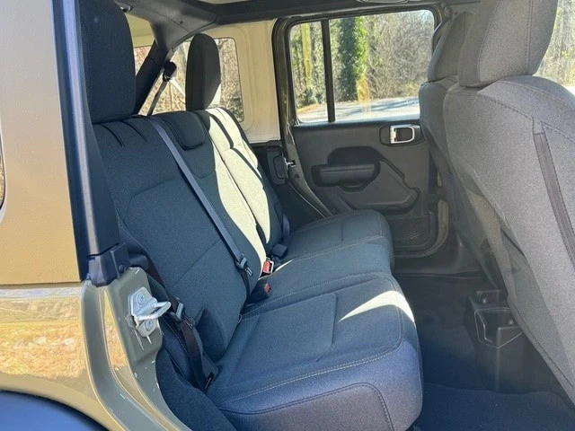 2025 Jeep JL Wrangler - Image 17 of 21