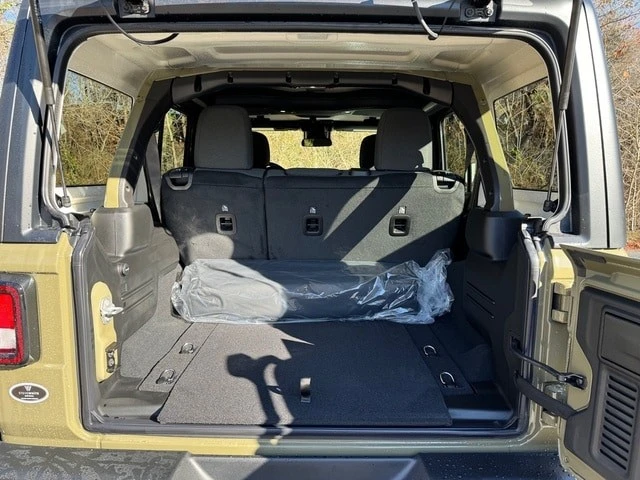 2025 Jeep JL Wrangler - Image 16 of 21