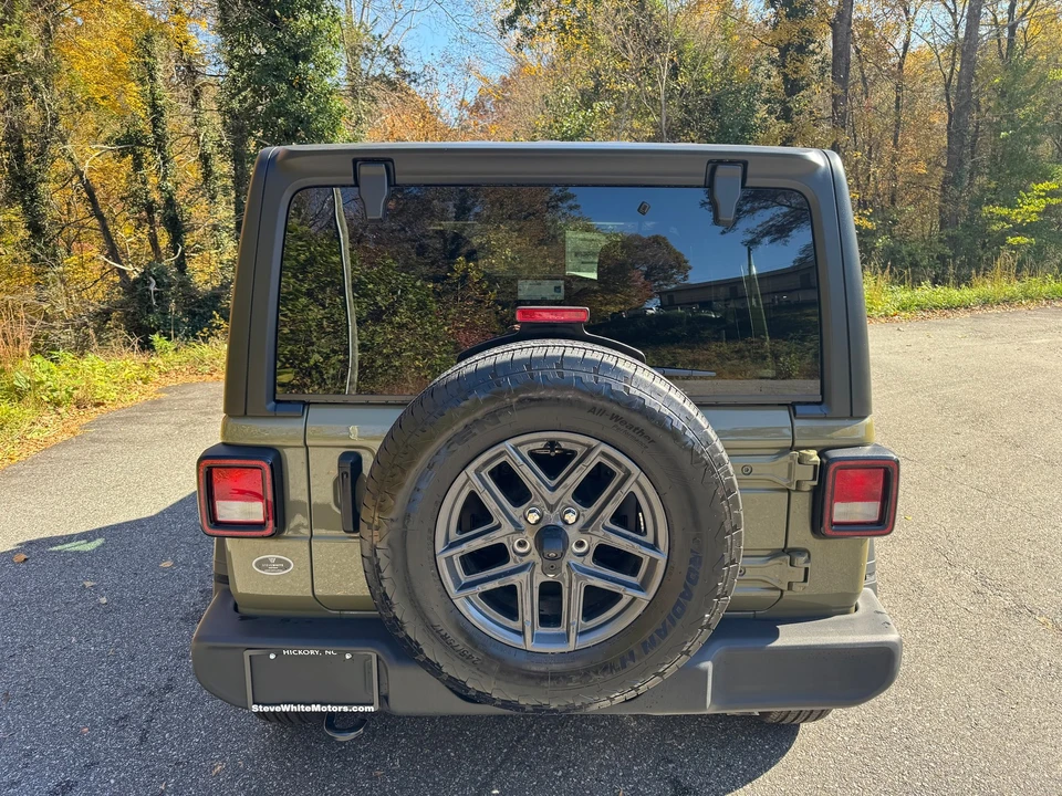 2025 Jeep JL Wrangler - Image 8 of 21